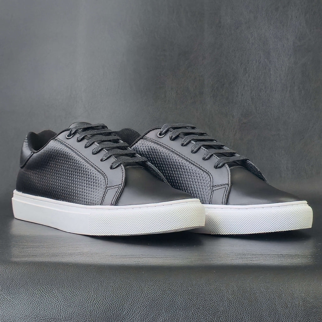 Sv Atlas cuero negro/blanco.