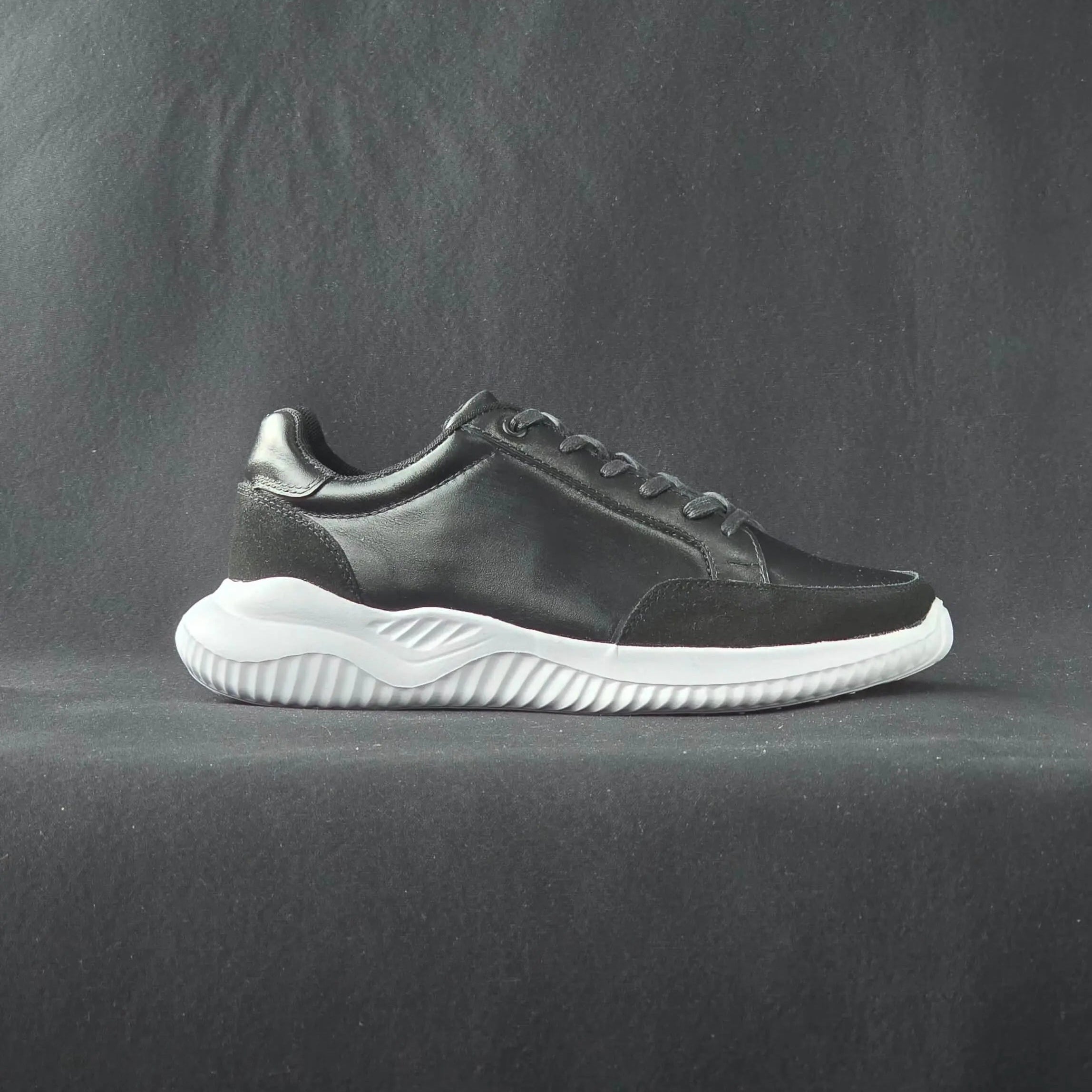 Sv sport cuero negro/blanco.