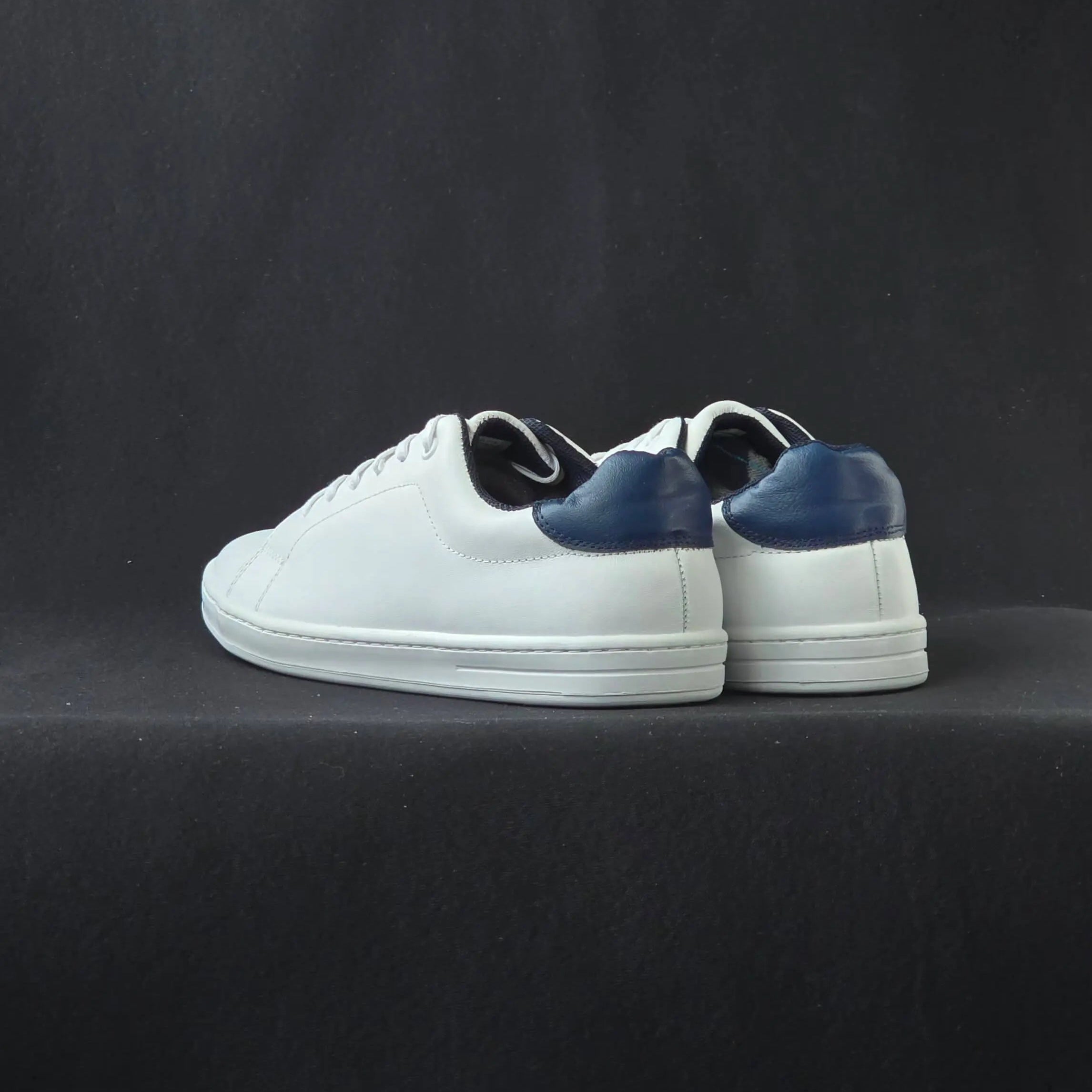 Sv Classic cuero blanco/azul.