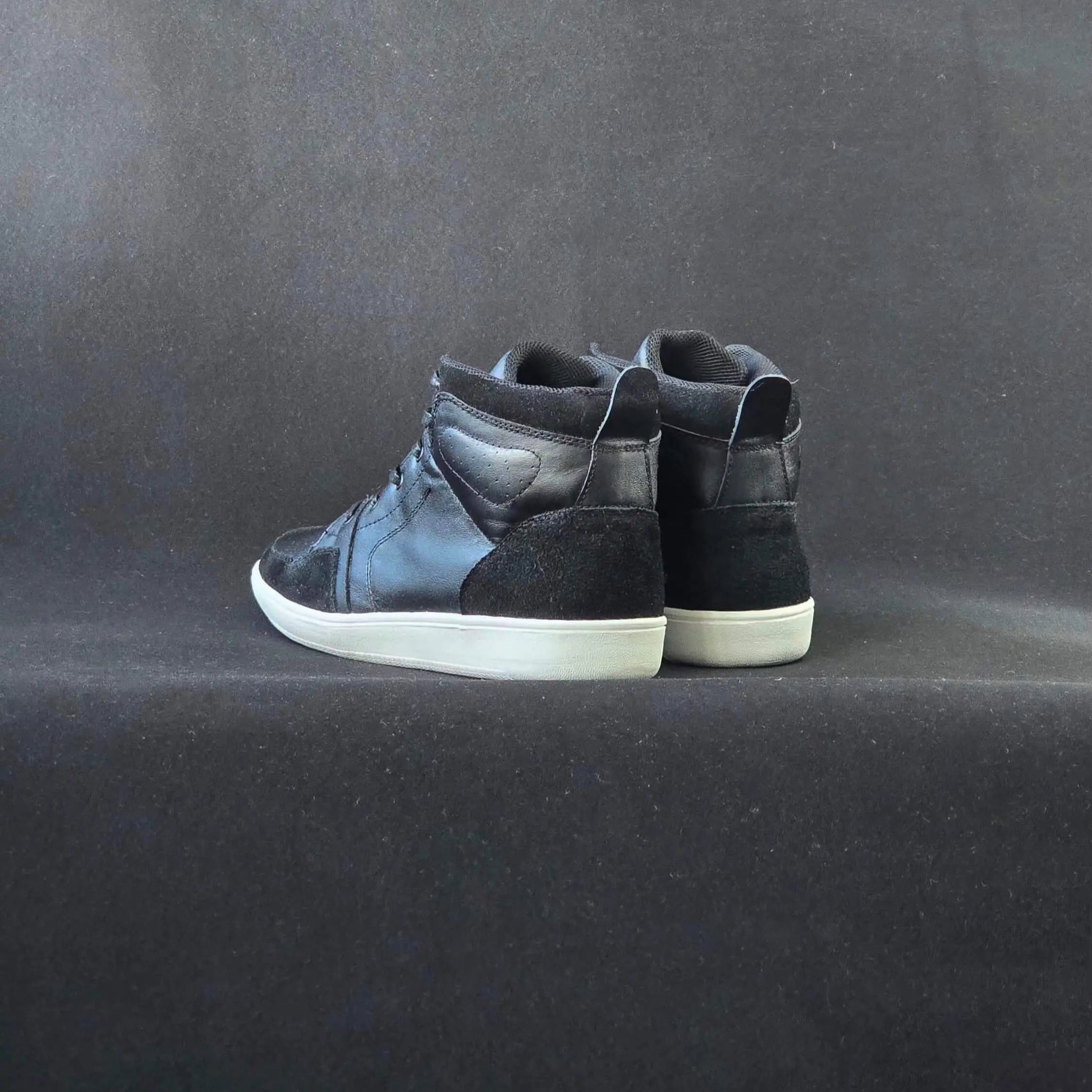 Sv Brooklyn cuero negro/blanco.