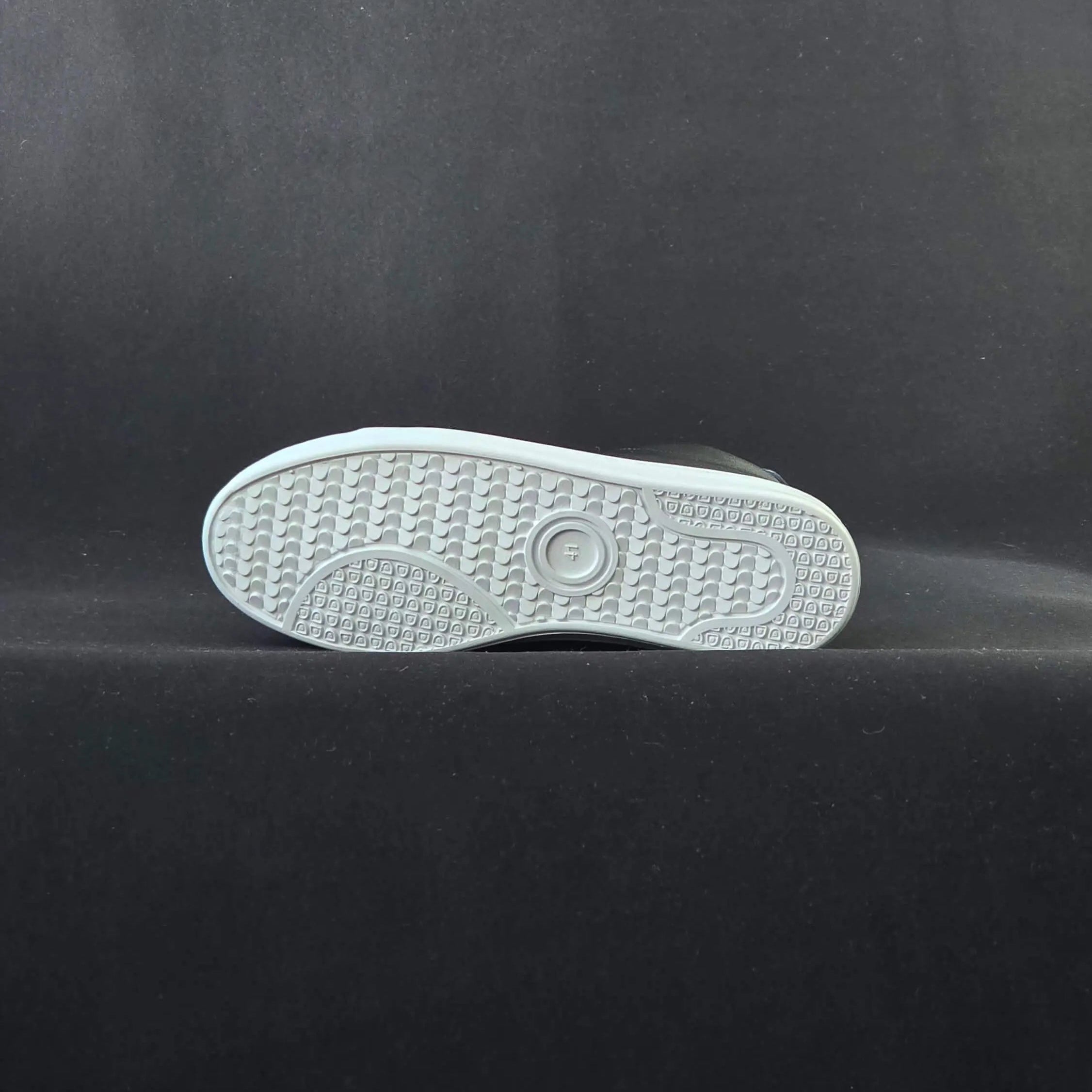Sv Classic cuero negro/blanco.