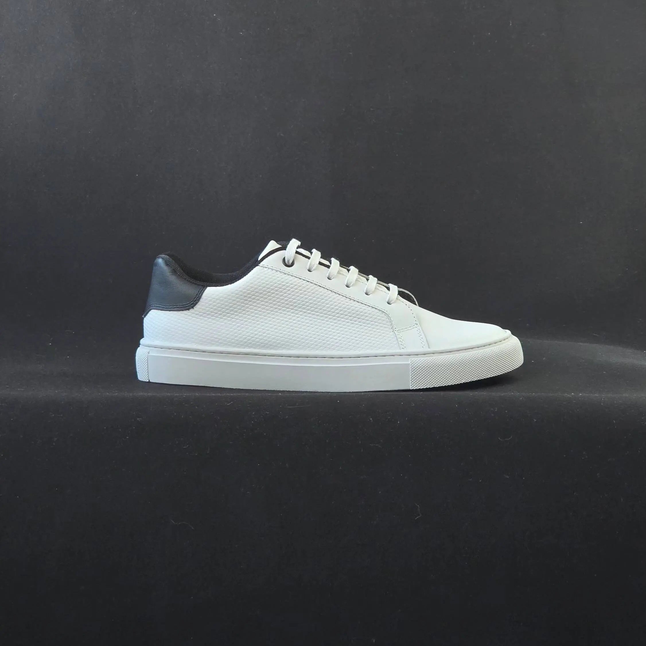 Sv Atlas cuero blanco/negro.