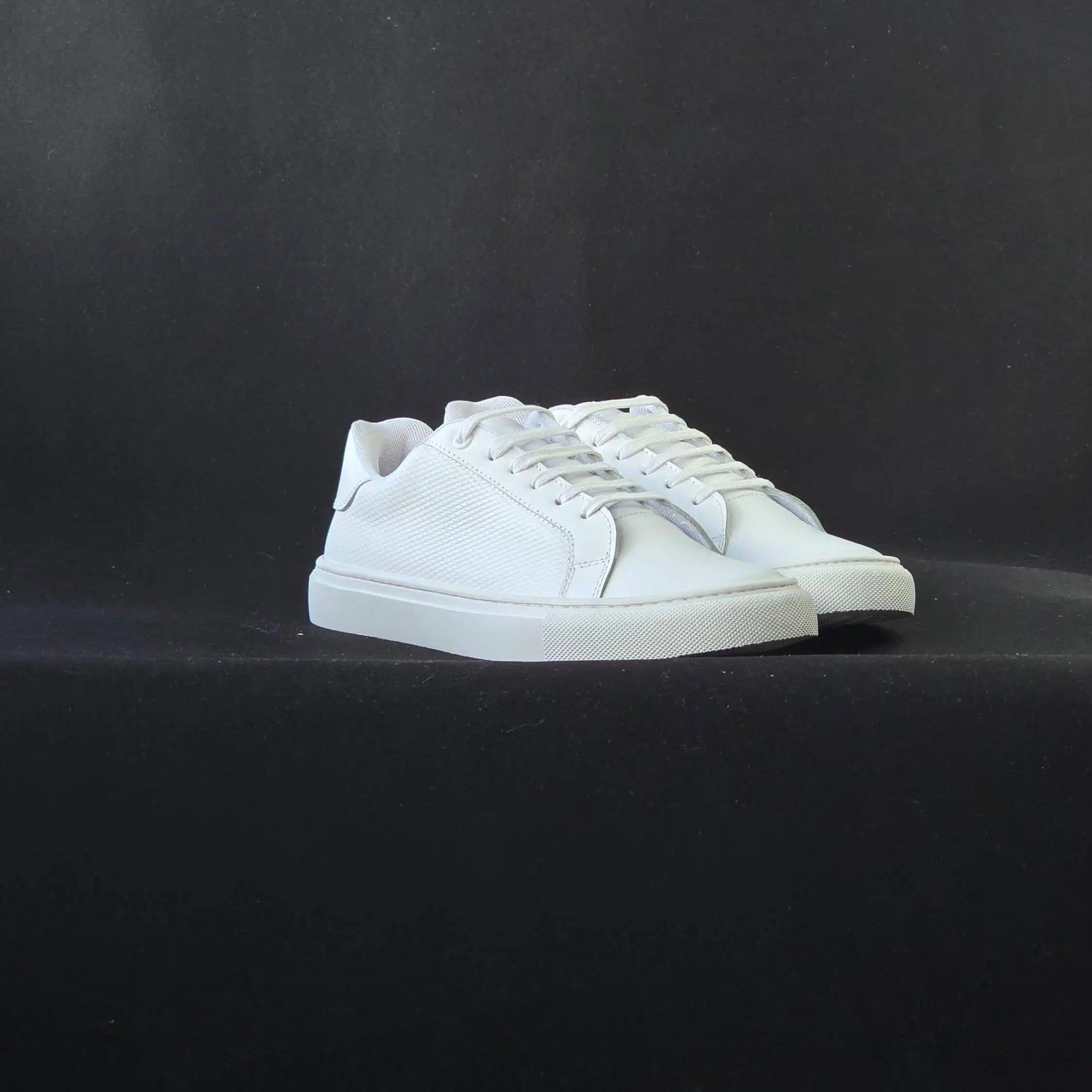Sv Atlas cuero blanco.