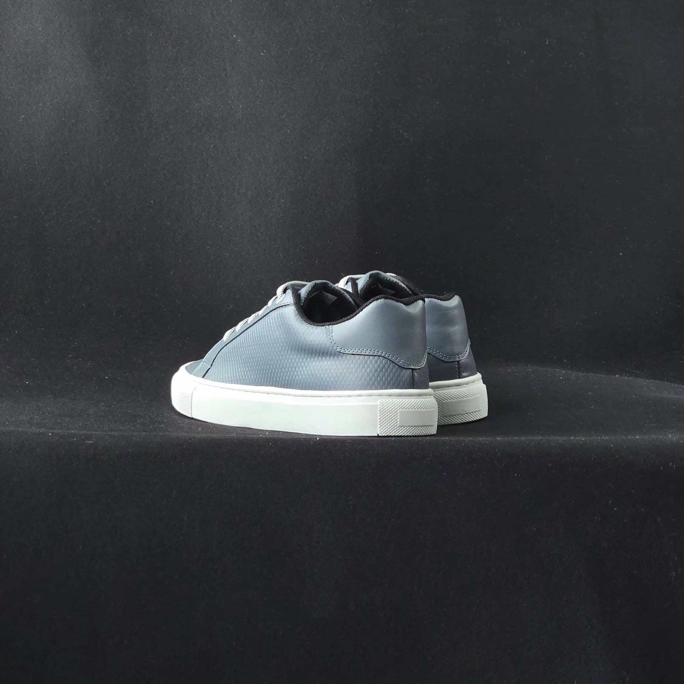 Sv Atlas cuero gris/blanco.