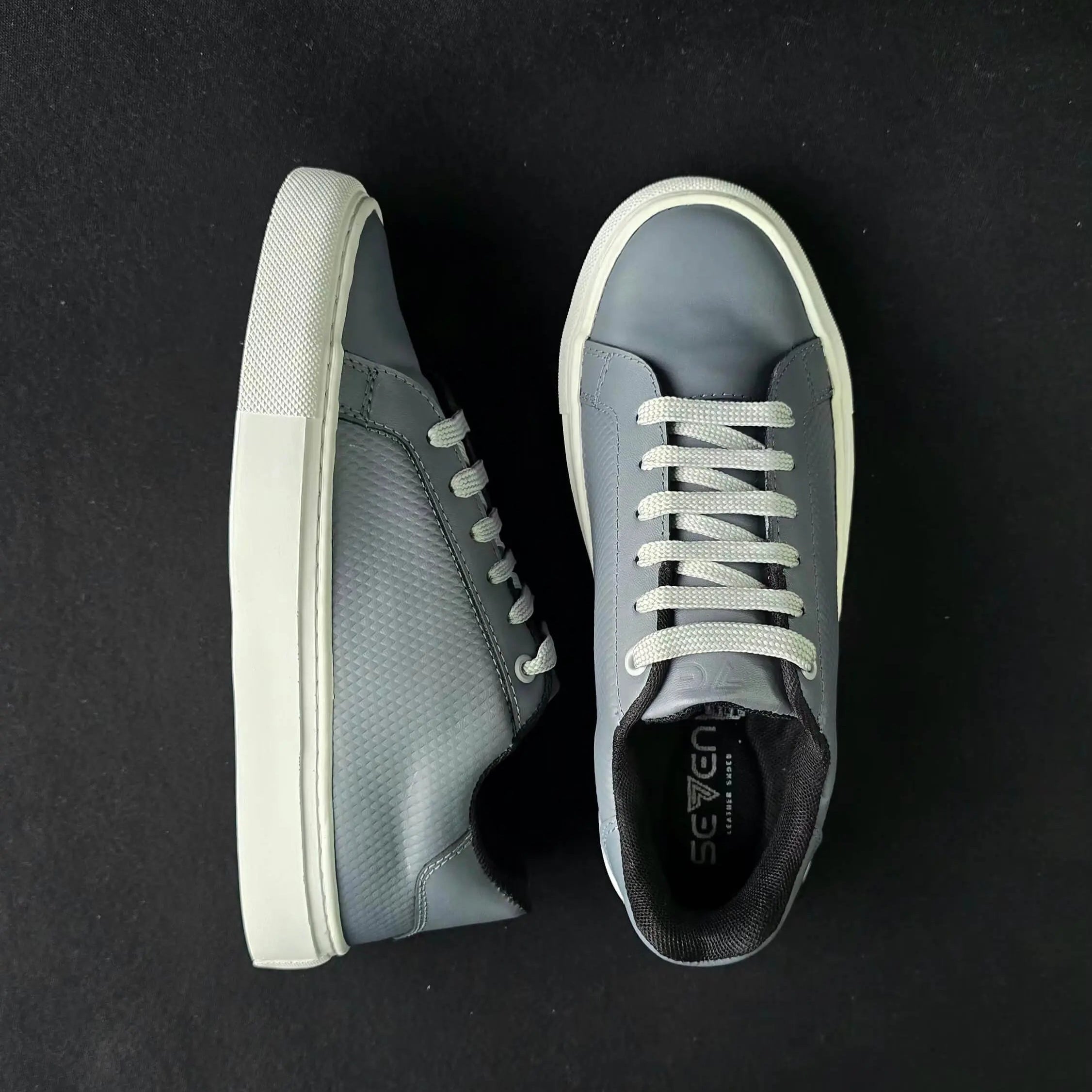 Sv Atlas cuero gris/blanco.