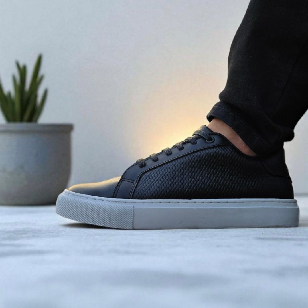 Sv Atlas cuero negro/blanco.